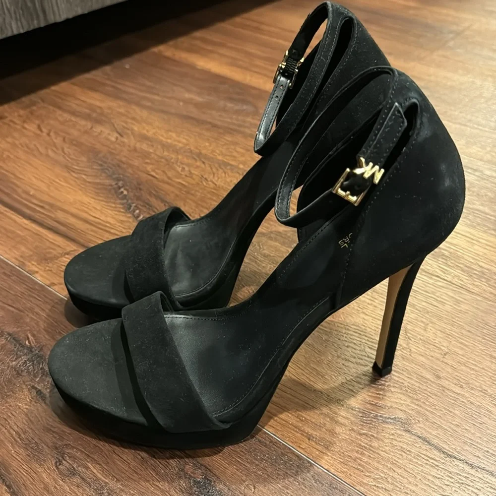 MICHAEL Michael Kors NWOT Petra Suede Platform Heel Sandal with Ankle Strap. - Picture 4 of 8
